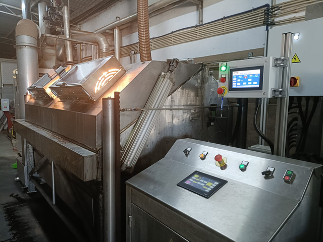 Infrared heating lamps operating inside an industrial printing machine dryer